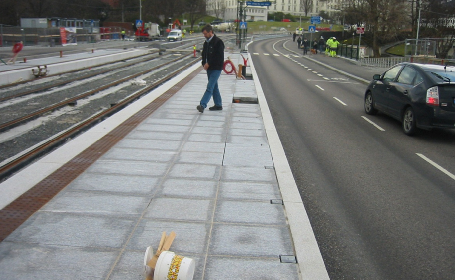 Bybane i Bergen, granitt, belegningsstein av granitt